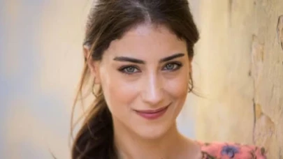 Hazal Kaya karnı burnunda poz verdi, hayranları çok beğendi