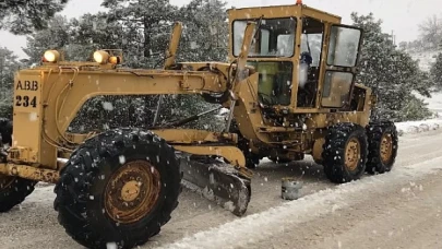 Kemer’in yüksek kesimlerinde karla kaplanan yayla yolları açılıyor