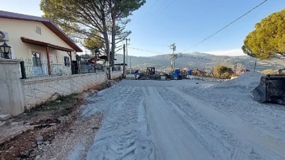 Kırsal Mahallelerde Yol Çalışmaları Sürüyor