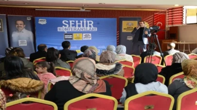 Konya’da ’Şehir Konferansları’ sürüyor