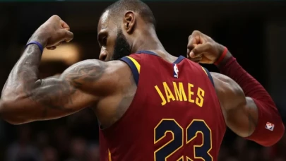 LeBron James'in "Miami Heat" forması 3 milyon 680 bin dolara satıldı!