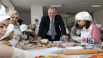 Minik Aşçıların Ellerinden ’’İnegöl Köfteli Pizza’’