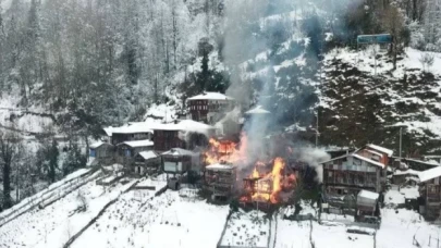 Rize'de yangın; 2 ev, 2 serendi, 1 kamyonet kül oldu