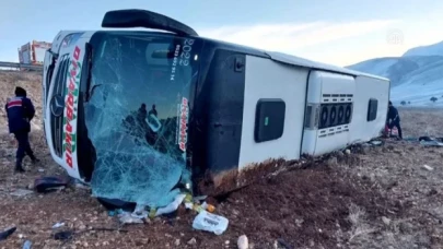 Afyonkarahisar'da yolcu otobüsü devrildi