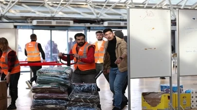 Antalya Büyükşehir Afet Yardım Merkezi yardımları topluyor