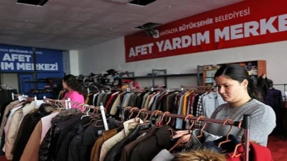 Antalya Büyükşehir Belediyesi Depremzedeler İçin Doğu Garajı Giyim Bankası Açtı