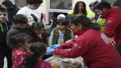 Başkan Karalar; Bütün olanaklarımızla depremzedeleri yanındayız