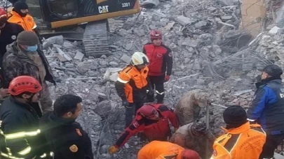 ÇAK Ekibi Deprem Bölgesinde Arama Kurtarma Çalışmalarını Sürdürüyor