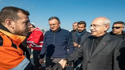 CHP lideri Kılıçdaroğlu, İzmir Büyükşehir’in Hatay’daki koordinasyon merkezini ziyaret etti