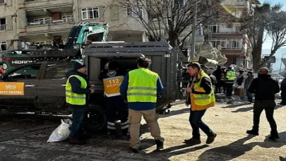 Depremin yaralarını hep birlikte sarıyoruz