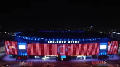 Gent'in stadı Ghelamco Arena, Türk bayrağıyla aydınlatıldı