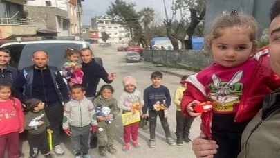 Gölcük Belediyesi Deprem Bölgesinde Çalışmalarını Sürdürüyor