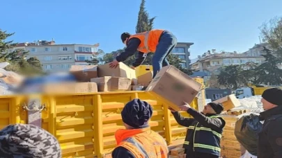 Gölcük’ten Deprem Bölgelerine 41 Tır Yardım Malzemesi