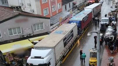 Gölcüklüler Depremzedeler İçin Seferber Oldu 3 Tır Yola Çıktı