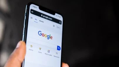 Google depremi anmak için Türkçe ana sayfasına siyah kurdele koydu