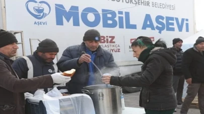 Hatay’da depremzede ve görevli personele sıcak yemek