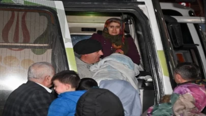 İlk depremzedeler Manisa’ya ulaştı