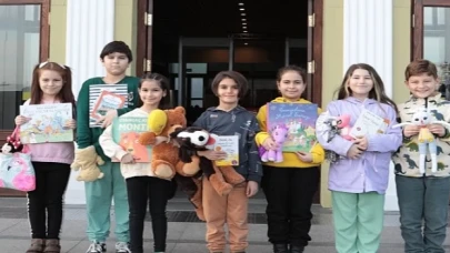 İstanbullu Kardeşleri, Depremzede Arkadaşlarına Hediye Kitap Ve Oyuncak Gönderiyor  “Çocuklar El Ele, Hediyeler Umuda ve Kardeşliğe!..”