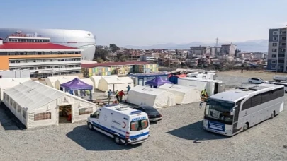 İzmir Büyükşehir Belediyesi Hatay’da mobil ameliyathaneli sahra hastanesi kurdu