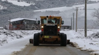 İzmit’in yüksek kesimlerinde kar mesaisi başladı