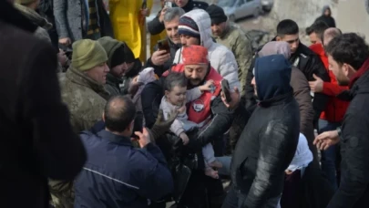 Kahramanmaraş'ta depremden 31 saat sonra 15 aylık bebek enkazdan çıkarıldı