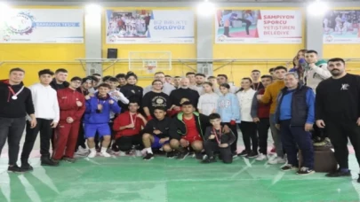 Kayseri Kocasinan’da sporcular tek yumruk