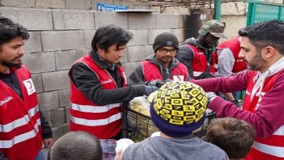 Kızılay’ın “Gurbetçi” ve Yabancı Gönüllüleri Kalplere Dokunuyor