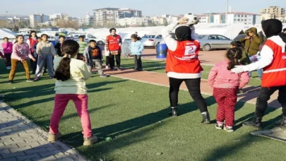 Kızılay’dan afet bölgelerinde ’çocuk dostu’ hizmetler