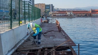 Konak’taki çürüyen seyir terasları sökülüyor