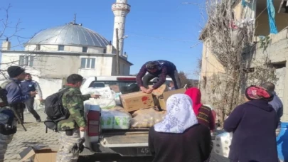 Manisalıların yardımları deprem bölgesinde dağıtılıyor