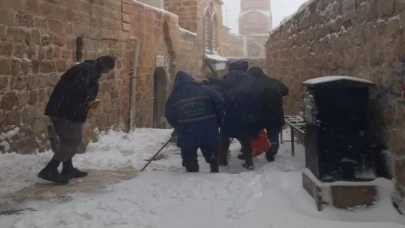 Mardin Artuklu Belediyesi ekipleri ‘kar’ mesaisinde