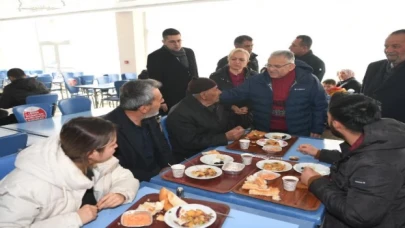 Memduh Büyükkılıç’tan depremzedelere ziyaret