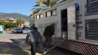 Mobil Kuaför depremzedeler için Alanya’da