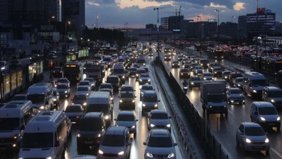 Okulların açılmasıyla İstanbul trafiği başladı