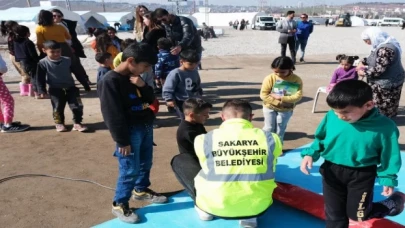 Sakarya depremzede çocuklarının yüzünde tebessüm oldu