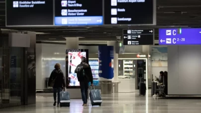 Almanya'da grevler nedeniyle bazı havalimanlarında pazar ve pazartesi uçuşlar iptal edildi