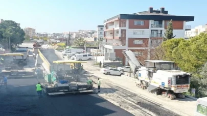 Aydın Büyükşehir Belediyesi Kuşadası’nda Yol Yapım Çalışmalarına Devam Ediyor