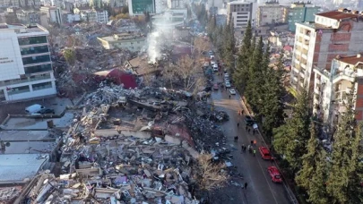 Bakan Akar’dan ’depreme ilk müdahale’ açıklaması: Mehmetçiğin geç çıkması asla söz konusu olmadığı gibi geri çağrılması kesinlikle söz konusu değil