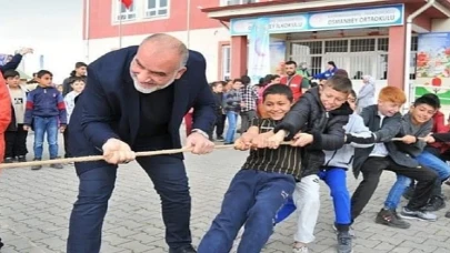 Başkan Sandıkçı Deprem Bölgesinde Depremzedelerle İftar Yaptı