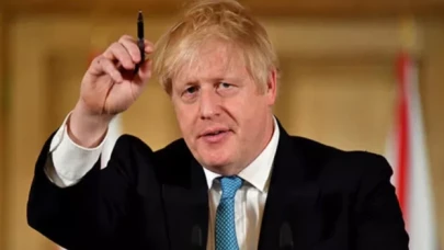 Boris Johnson, babası Stanley'i şövalyeliğe aday göstermiş