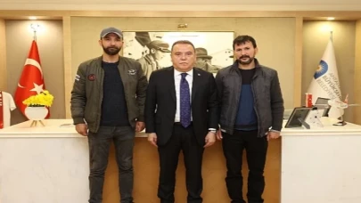 Enkazdan 162 saat sonra kurtarılan Cengiz Polat’tan Başkan Böcek’e teşekkür ziyareti