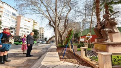 Halk ozanı Özay Gönlüm unutulmadı