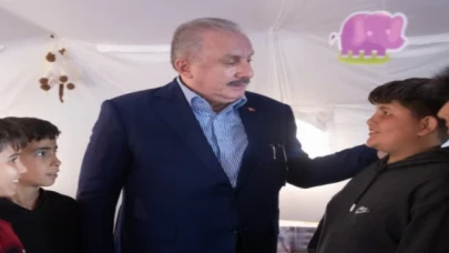 Hatay’da çadır kentleri ziyaret etti