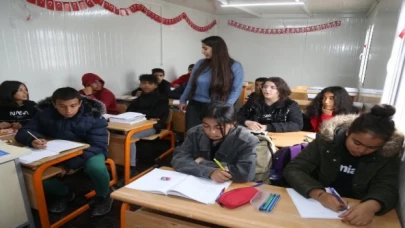 İlk ders gününde çanta ve kırtasiye desteği Gaziantep Büyükşehir’den