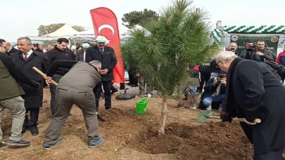 İzmir’de ”6 Şubat 2023 Deprem Şehitleri Hatıra Ormanı Fidan Dikim Töreni” Yapıldı