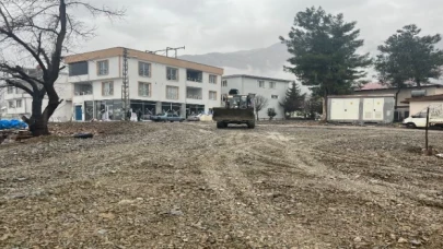 İzmit ekibi Adıyaman Tut’ta güvenli alanlar oluşturuyor