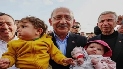 Kemal Kılıçdaroğlu Konak Belediyesi’nin çadır kentini ziyaret etti