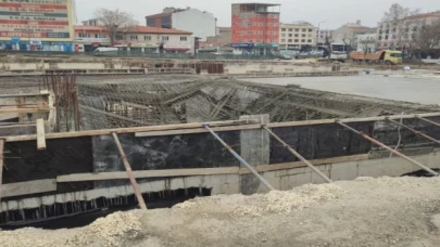 Keşan Belediyesi’ne ait otopark inşaatı çöktü