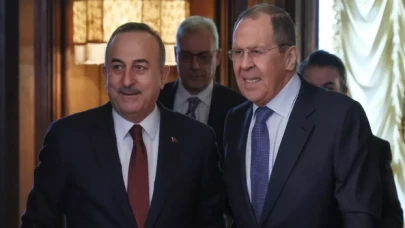 Lavrov ve Çavuşoğlu Hindistan’da bir araya geldi