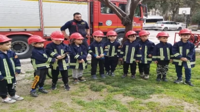 Manisa’da minik öğrenciler ’İtfaiye Amca’larıyla buluştu